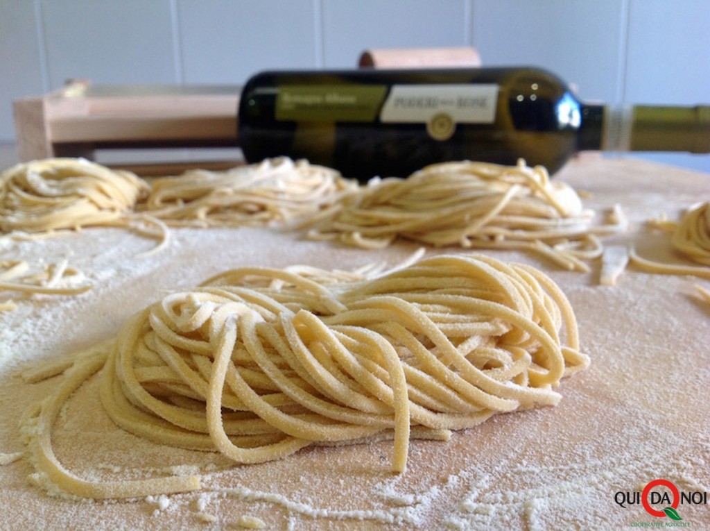 spaghetti-alla-chitarra-al-vino-bianco-foto-principale