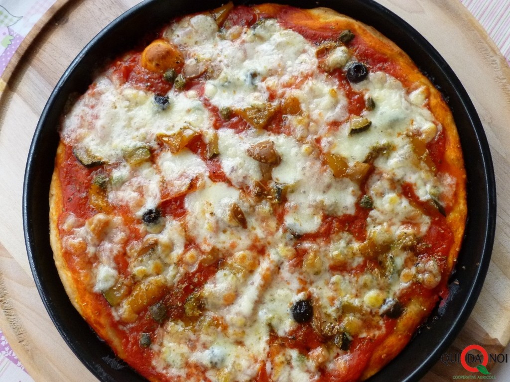 Pizza Cirio con verdure e mozzarella fondo -Grassi