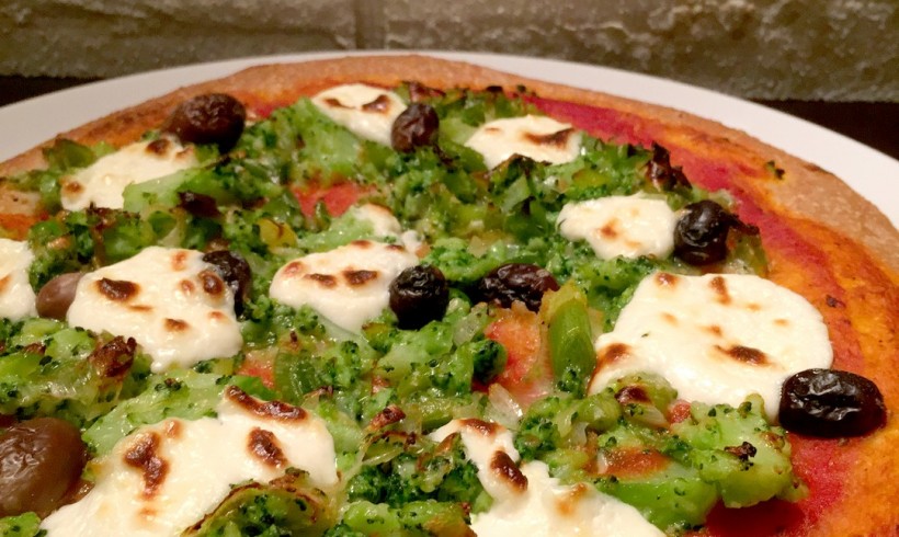 Pizza-integrale-Porri-Broccoli-Robiola_Uberti