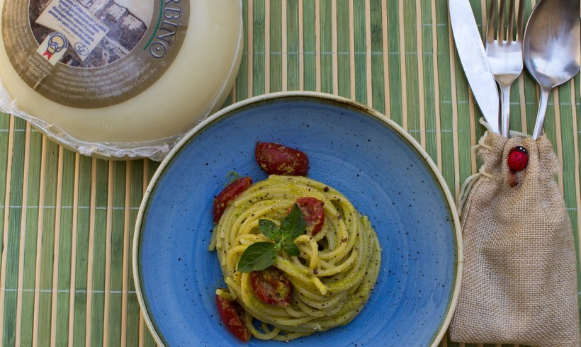 Spaghetti al pesto di fiori di zucca e Casciotta d’Urbino
