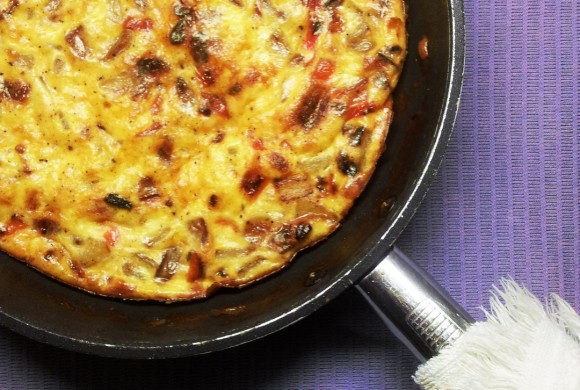 FRITTATA AL FORNO DI PATATE, PEPERONI E SCAMORZA AFFUMICATA