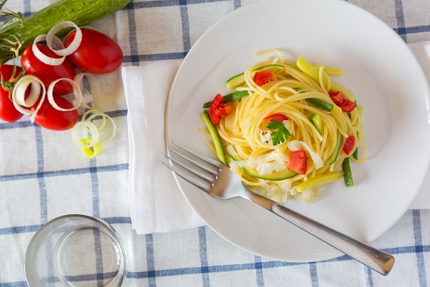 Spaghetti with Zucchini, Leeks and Fresh Tomato