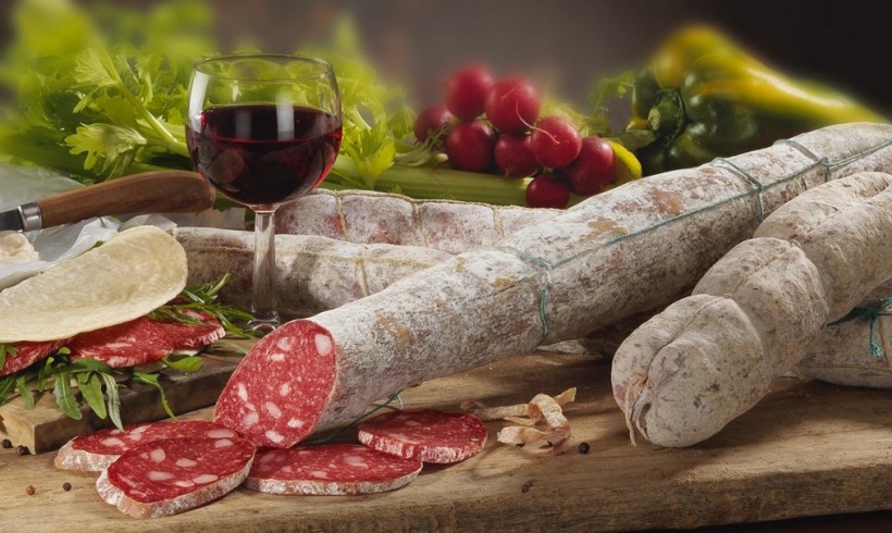 Compagnolo, Fabriano, Corallina - Il salame romagnolo di carni pregiate, con lardelli e grani di pepe