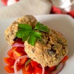 Burger di melanzane e cereali al finocchio e limone con pomodorini