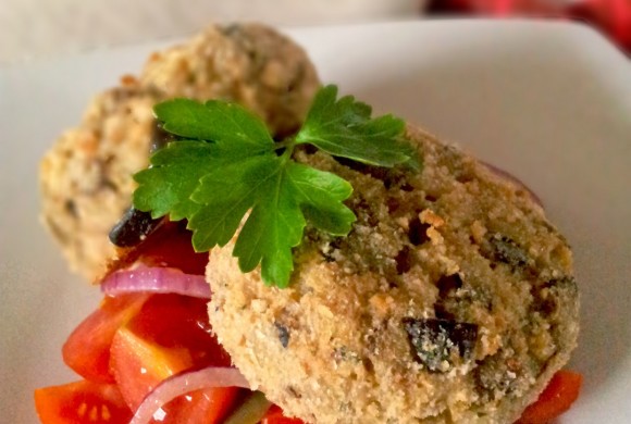 HAMBURGER DI MELANZANE E CEREALI AL FINOCCHIO E LIMONE CON POMODORINI