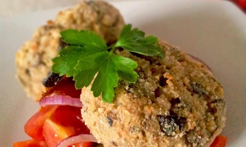 HAMBURGER DI MELANZANE E CEREALI AL FINOCCHIO E LIMONE CON POMODORINI