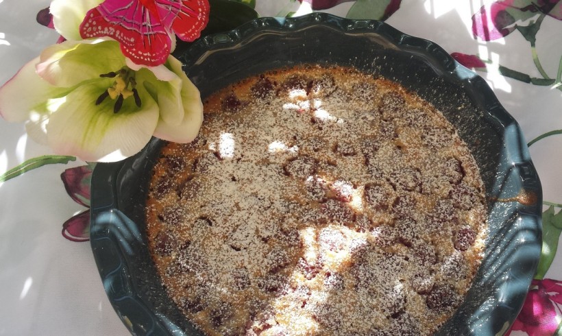 CLAFOUTIS DI LAMPONI AL PROFUMO DI MANDORLE