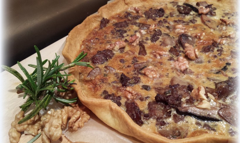 TORTA SALATA CON FUNGHI, SALSICCIA E NOCI