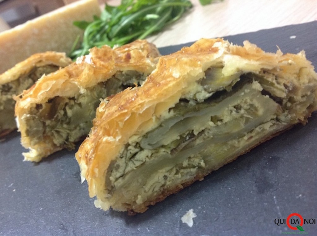 ROTOLO CON CARCIOFI RUCOLA E SCAGLIE DI PARMIGIANO