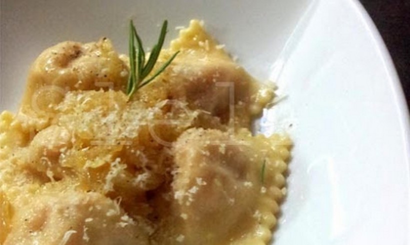 AGNOLOTTI DI TRIPPA DI MONCALIERI CON CIPOLLA PIATLINA DI ANDEZENO AL MIELE DELLE VALLATE ALPINE TORINESI