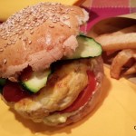 Burger buns con hamburger di tacchino e patatine
