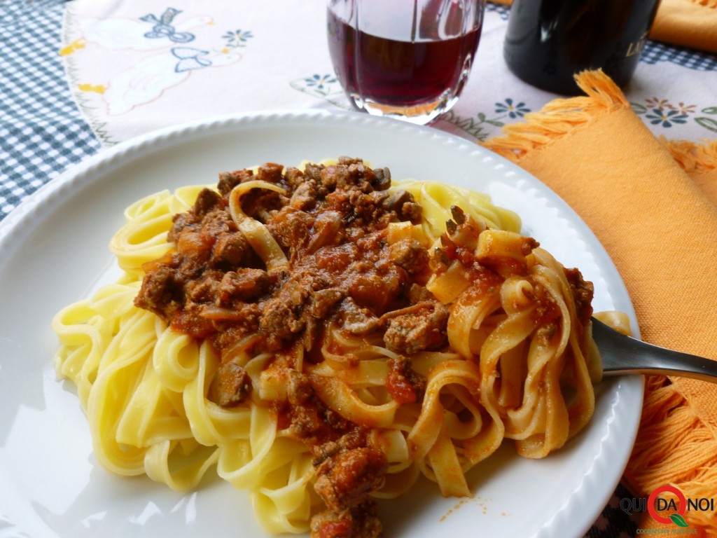 tagliatelle con sugo fegatini