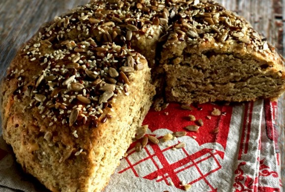 SODA BREAD – PANE SENZA LIEVITO CON FORMAGGIO E SEMI