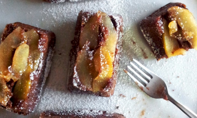 TORTINE AL CIOCCOLATO CON NOCCIOLE DELLE LANGHE E PERE MADERNASSE DEL ROERO