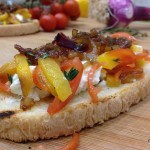 Bruschette con verdure dell’orto e cipollotti di Tropea caramellati con Aceto Balsamico di Modena IGP