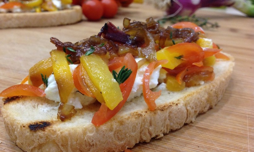 Bruschette con verdure dell’orto e cipollotti di Tropea caramellati con Aceto Balsamico di Modena IGP