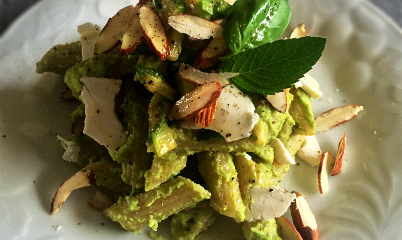 Penne di farro con crema di zucchine alle mandorle arrostite e primo sale di pecora