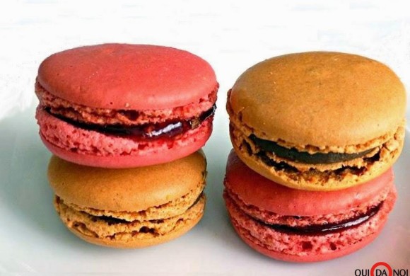 MACARONS AL CAFFE’ E AL LAMPONE