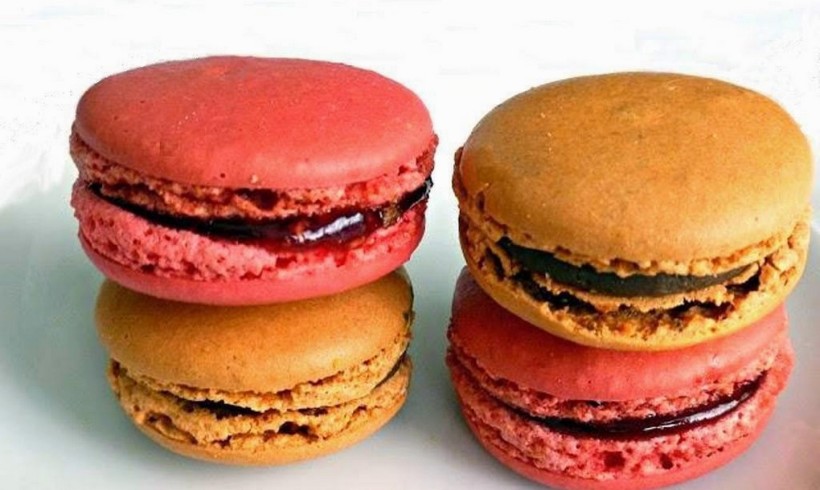 MACARONS AL CAFFE’ E AL LAMPONE