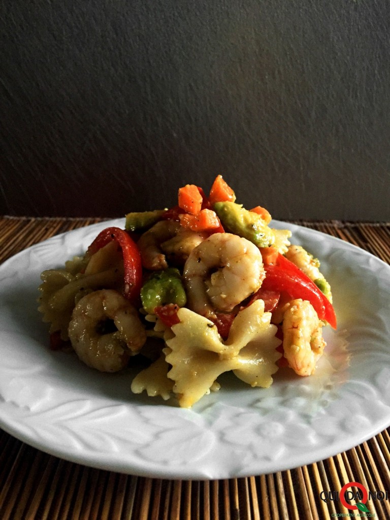 Insalata di pasta con gamberi rosa, avocado e verdure_2_Paola Uberti