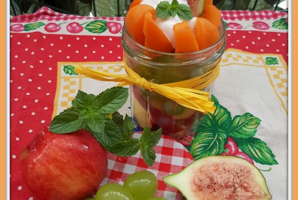 MACEDONIA DI FRUTTA CON SALSA ALLO YOGURT