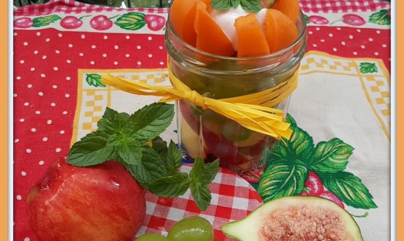 MACEDONIA DI FRUTTA CON SALSA ALLO YOGURT