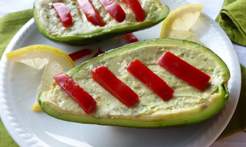 BARCHETTE DI AVOCADO CON GORGONZOLA PICCANTE