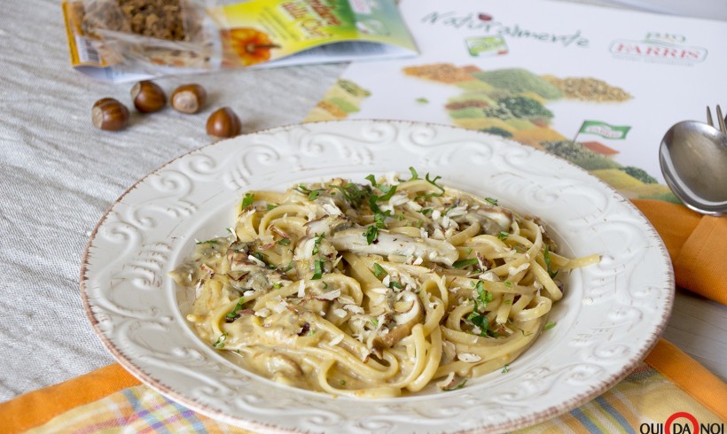 Linguine con porcini, besciamella alla zucca e nocciole