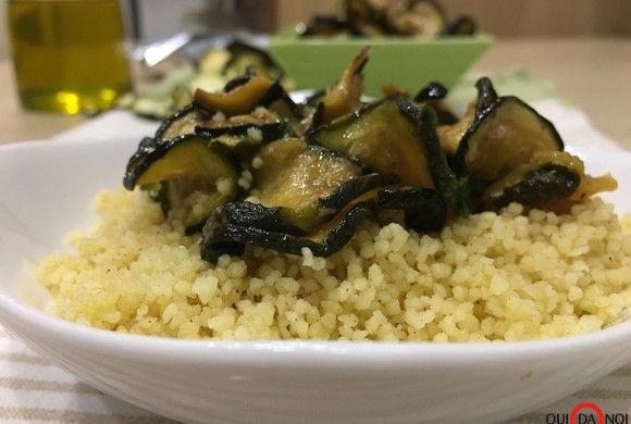 COUS COUS ALLA CANNELLA CON ZUCCHINE TRIFOLATE