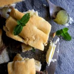 FOCACCIA CON BURRO, ACCIUGHE, MENTA E MARMELLATA DI BERGAMOTTO