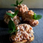 PATATE RIPIENE DI RICOTTA, SALMONE AFFUMICATO E MENTA