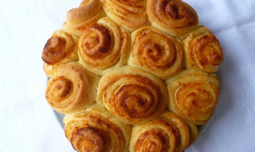 ROSETTE DI PANE, SALMONE E CRESCENZA