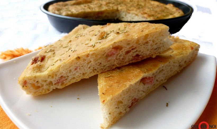 FOCACCIA AL ROSMARINO E PANCETTA