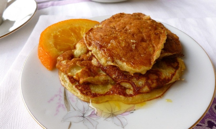 PANCAKE ALLE MANDORLE CON SCIROPPO D’ARANCIA