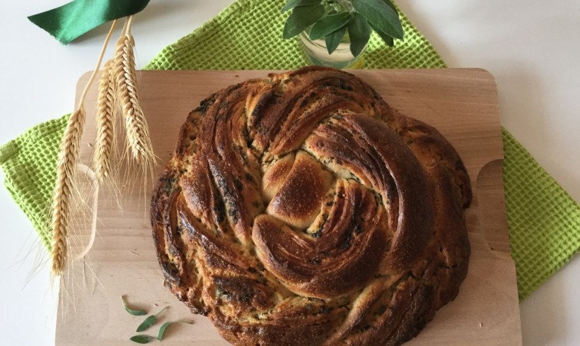 PANE INTRECCIATO ALLE ERBE AROMATICHE CON LIEVITO MADRE