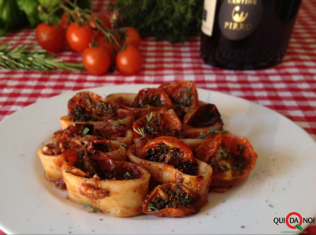 calamarata con triglie al nero di troia -QUI DA NOI