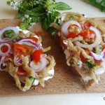 BRUSCHETTA CON STRACCHINO, MELANZANE SOTT’OLIO E CIPOLLA ROSSA DI TROPEA