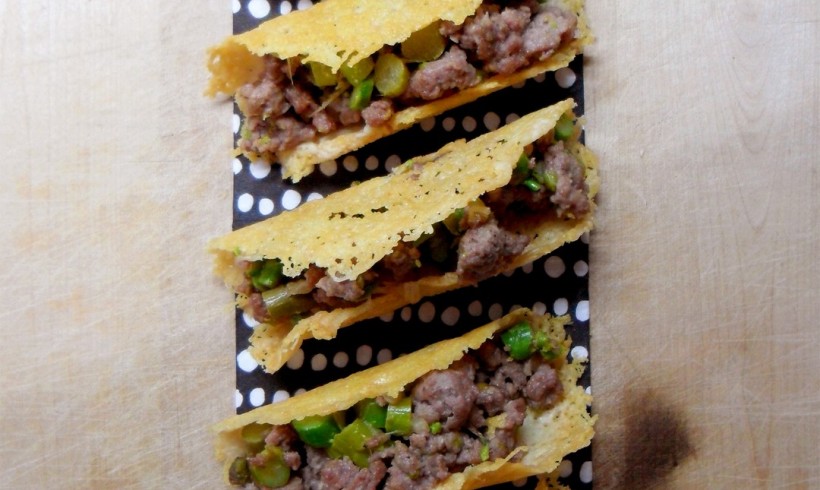 TACOS DI PARMIGIANO REGGIANO CON CARNE E ASPARAGI