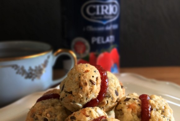 BACI DI DAMA DOLCI AI SEMI CON CONFETTURA DI POMODORI PELATI