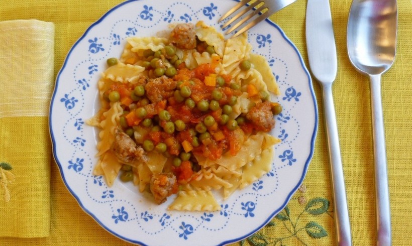 RICCIUTELLE ALLA SALSICCIA CON I PISELLI