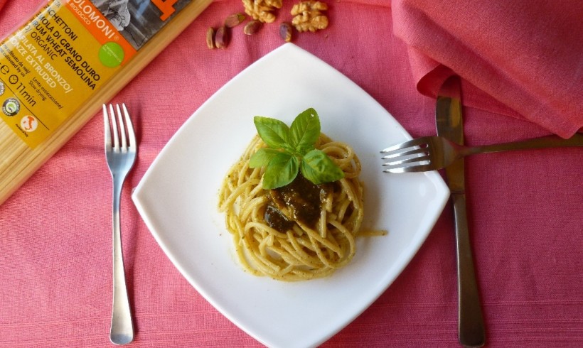 Spaghettoni Girolomoni con pesto di pistacchi