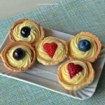 Tartellette ai frutti di bosco con crema pasticcera