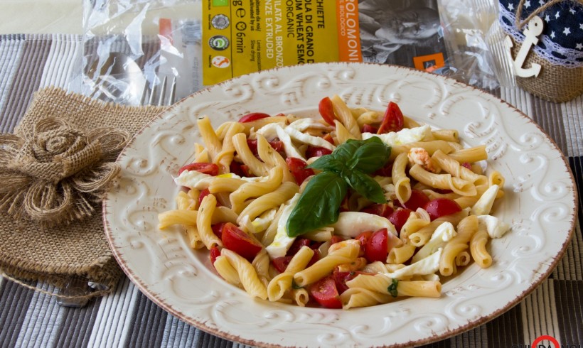 Pasta con pomodorino e mozzarella di bufala