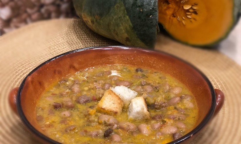 Zuppa di zucca con fagioli “Ajavdè” e salsiccia