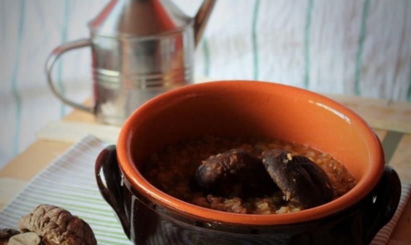 Zuppa di cereali e legumi ai sapori orientali