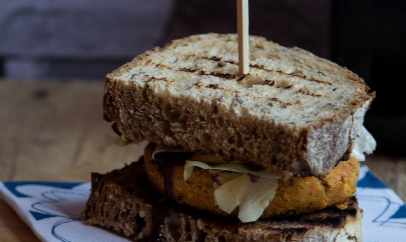 Burger di lupini alla mediterranea