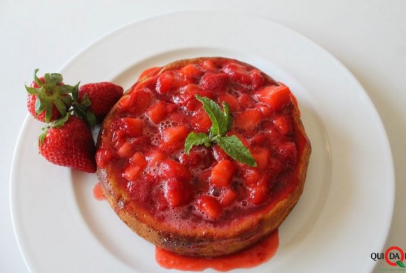 Gâteau di ricotta con salsa di fragole per la Festa della mamma