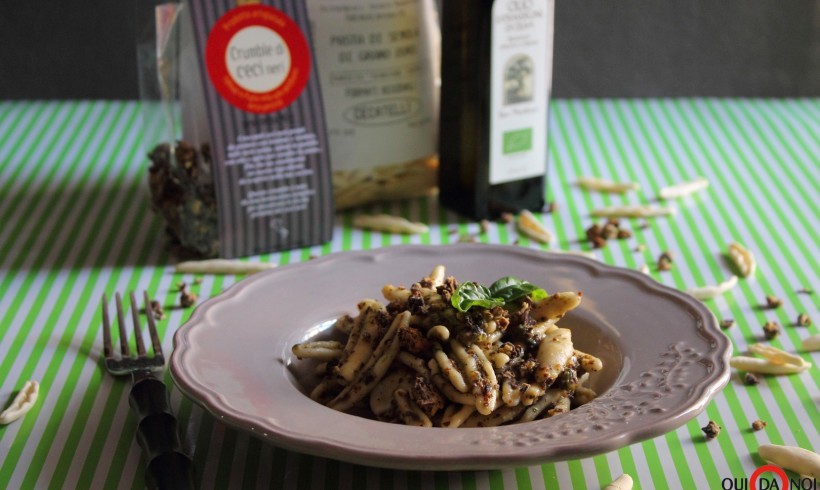 Cecatelli con pesto aromatico di ceci neri