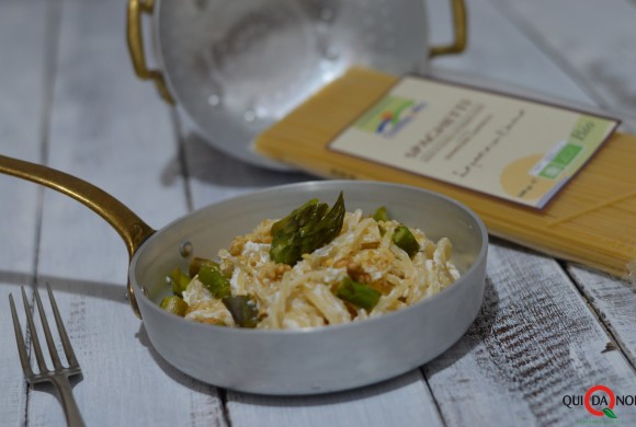 Spaghetti alla ricotta con asparagi e noci