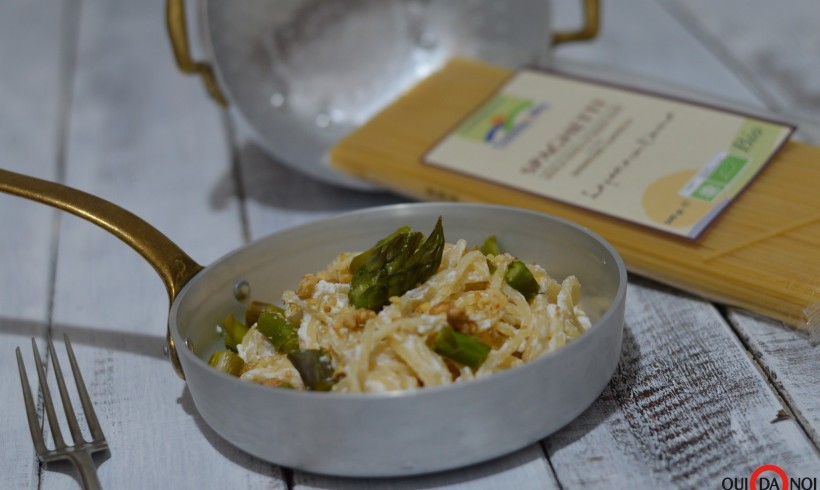 Spaghetti alla ricotta con asparagi e noci